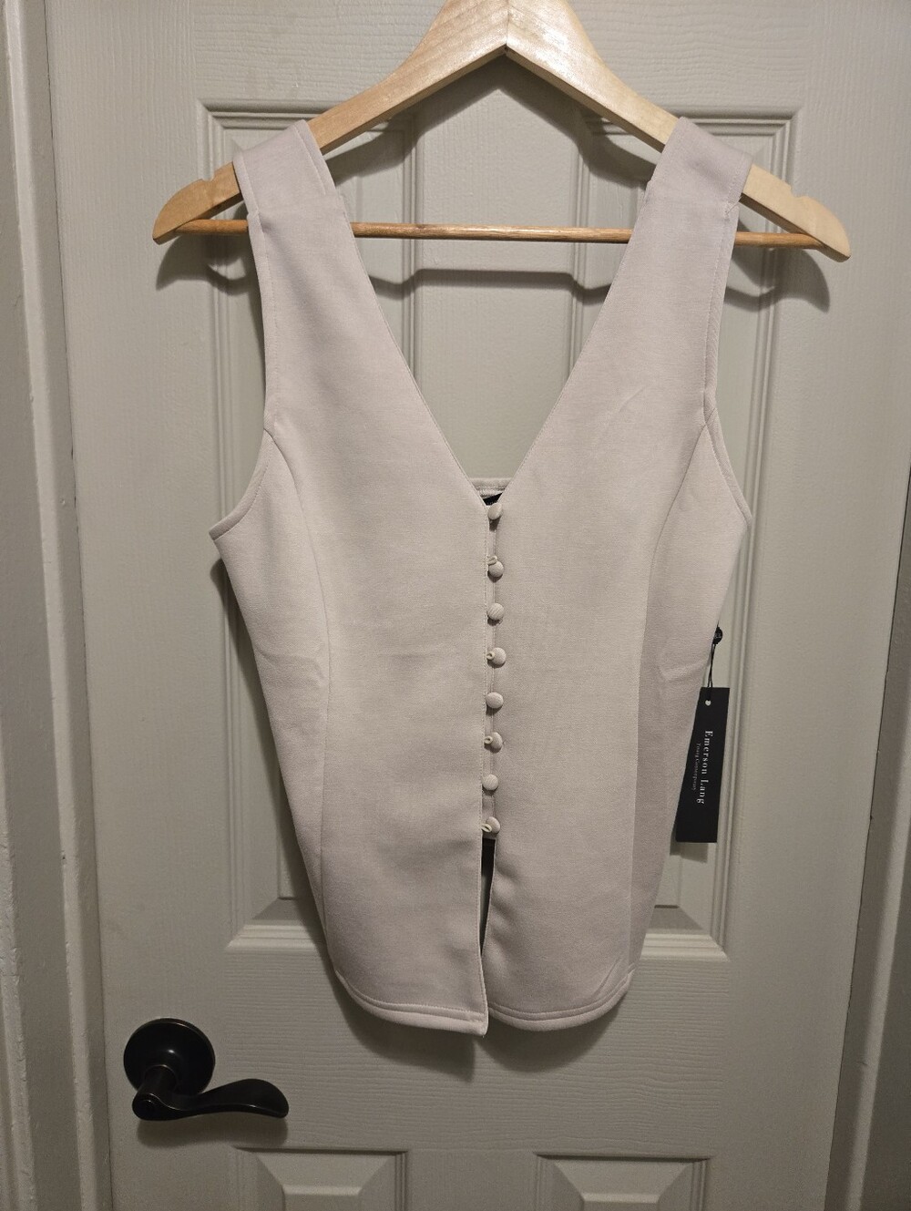 Sleeveless Button-Front Vest Top in Light Beige Sz Large In Juniors